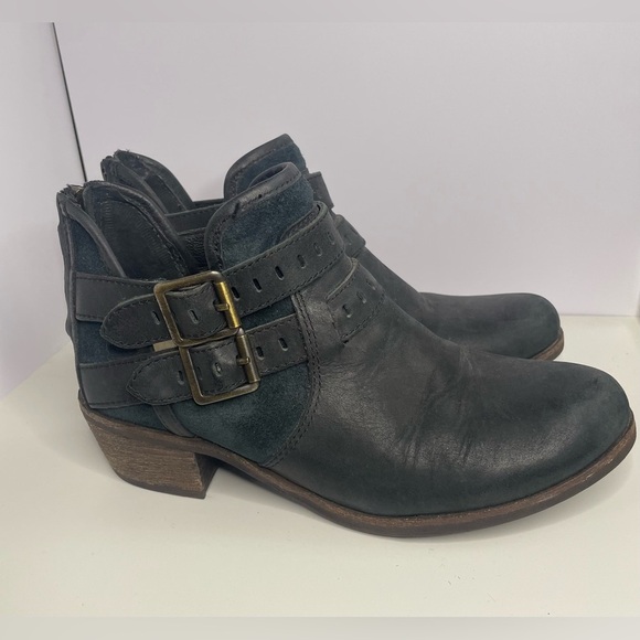 UGG Patsy Black Ankle Boots - Picture 2 of 9